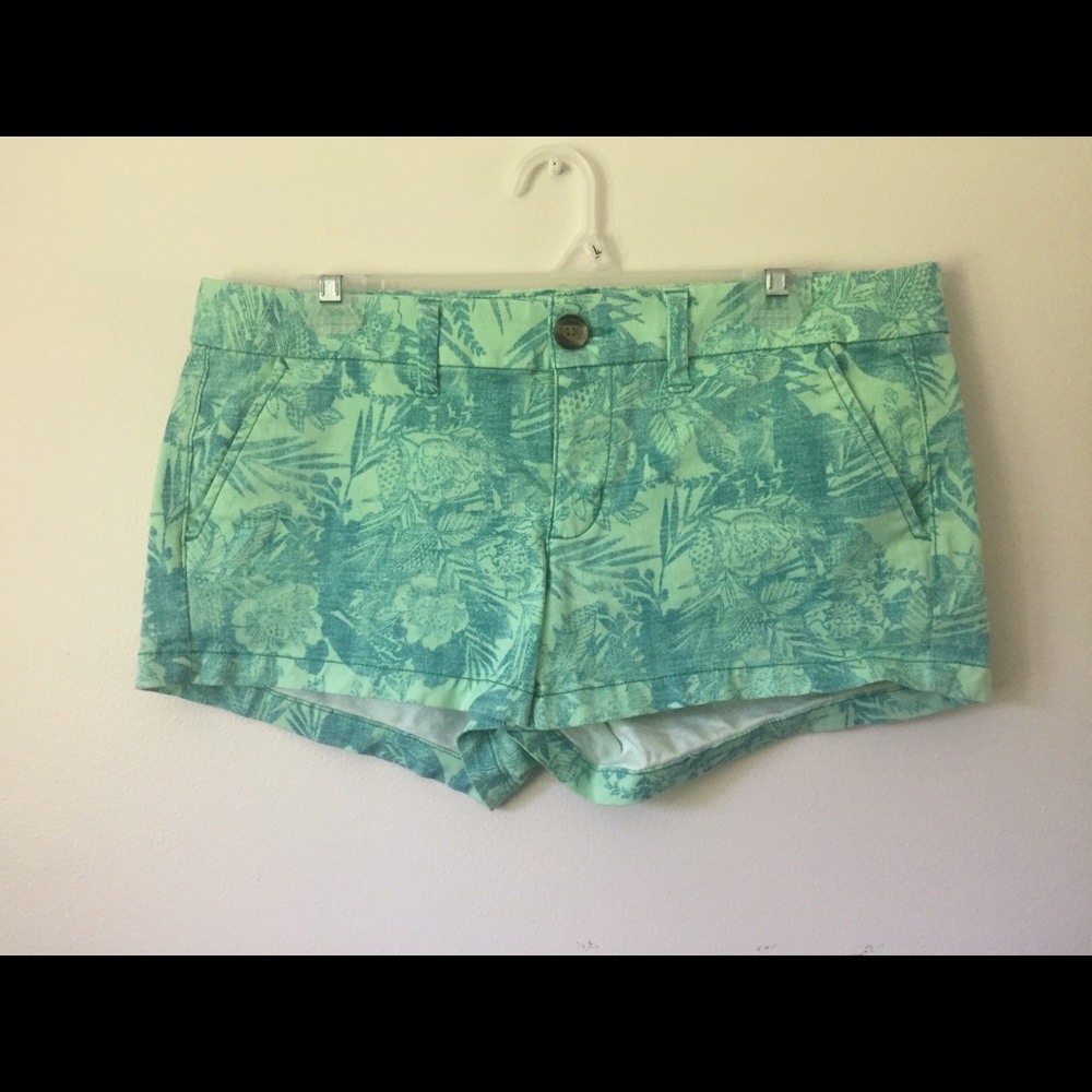 American Eagle khaki shorts